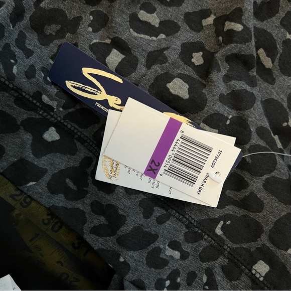 NWT seven7 grey leopard print with mesh back top - Picture 8 of 10